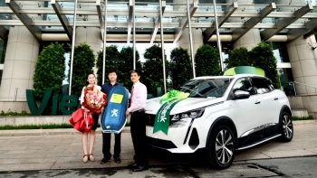 Các giải thưởng giá trị đã được trao tặng cho chủ thẻ quốc tế Vietcombank
