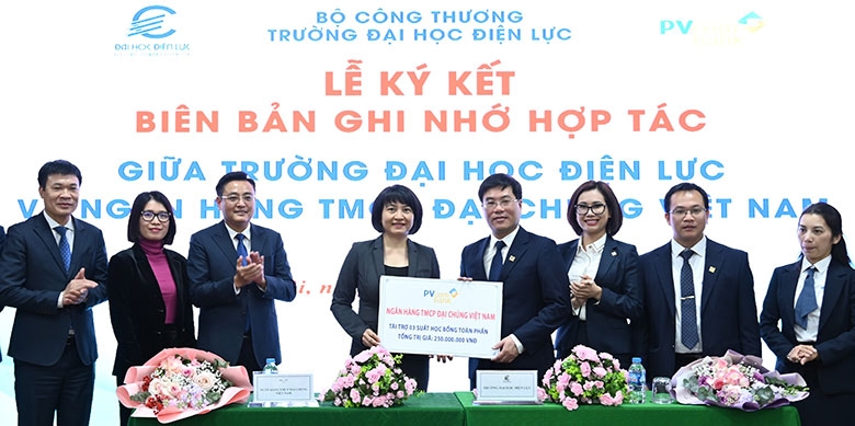 PVcomBank ký kết hợp tác và trao học bổng toàn phần tới sinh viên Trường Đại học Điện lực