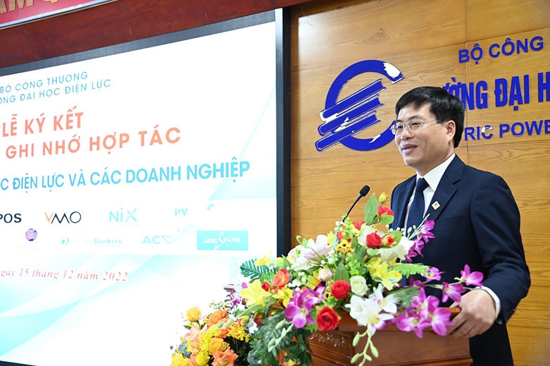 PVcomBank ký kết hợp tác và trao học bổng toàn phần tới sinh viên Trường Đại học Điện lực