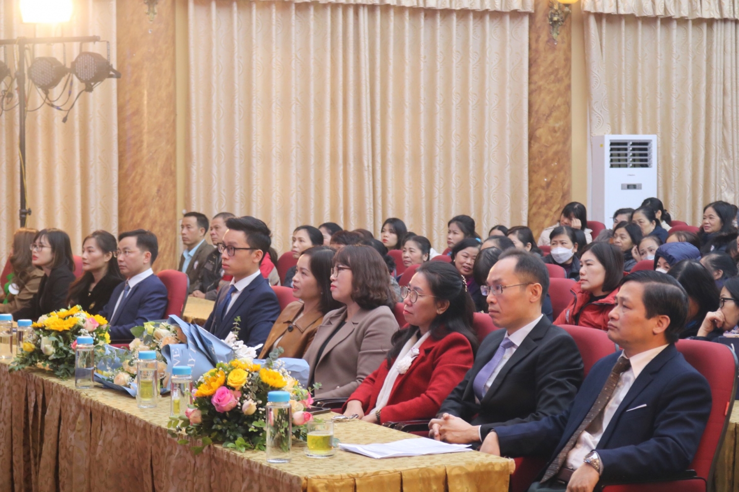 AHIB phối hợp với Hội phụ nữ và Phòng y tế Quận Nam Từ Liêm tổ chức tọa đàm chăm sóc sức khỏe - sắc đẹp phụ nữ