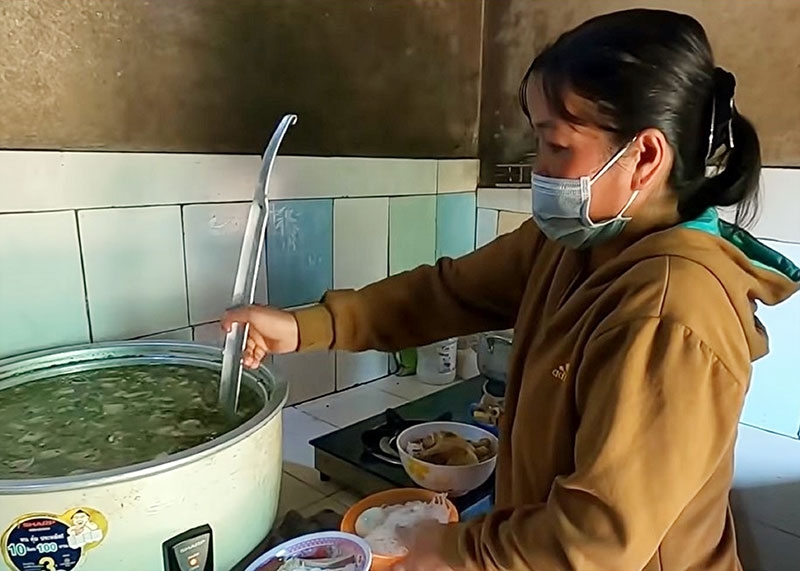 Nghĩa tình trong "Khúc hát người điên"