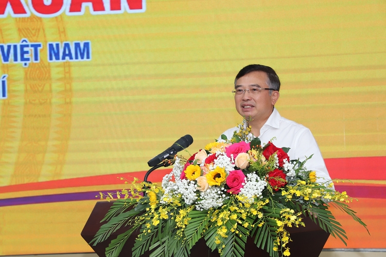 Phó Chủ tịch nước Võ Thị Ánh Xuân thăm, làm việc với Vietsovpetro và động viên CBCNV ngành Dầu khí Phó Chủ tịch nước Võ Thị Ánh Xuân thăm, làm việc với Vietsovpetro và động viên CBCNV Dầu khí