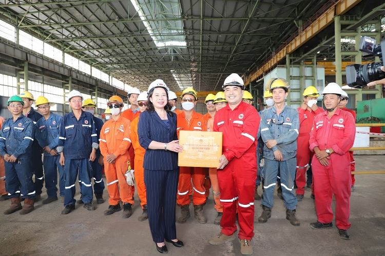 Phó Chủ tịch nước Võ Thị Ánh Xuân thăm, làm việc với Vietsovpetro và động viên CBCNV Dầu khí