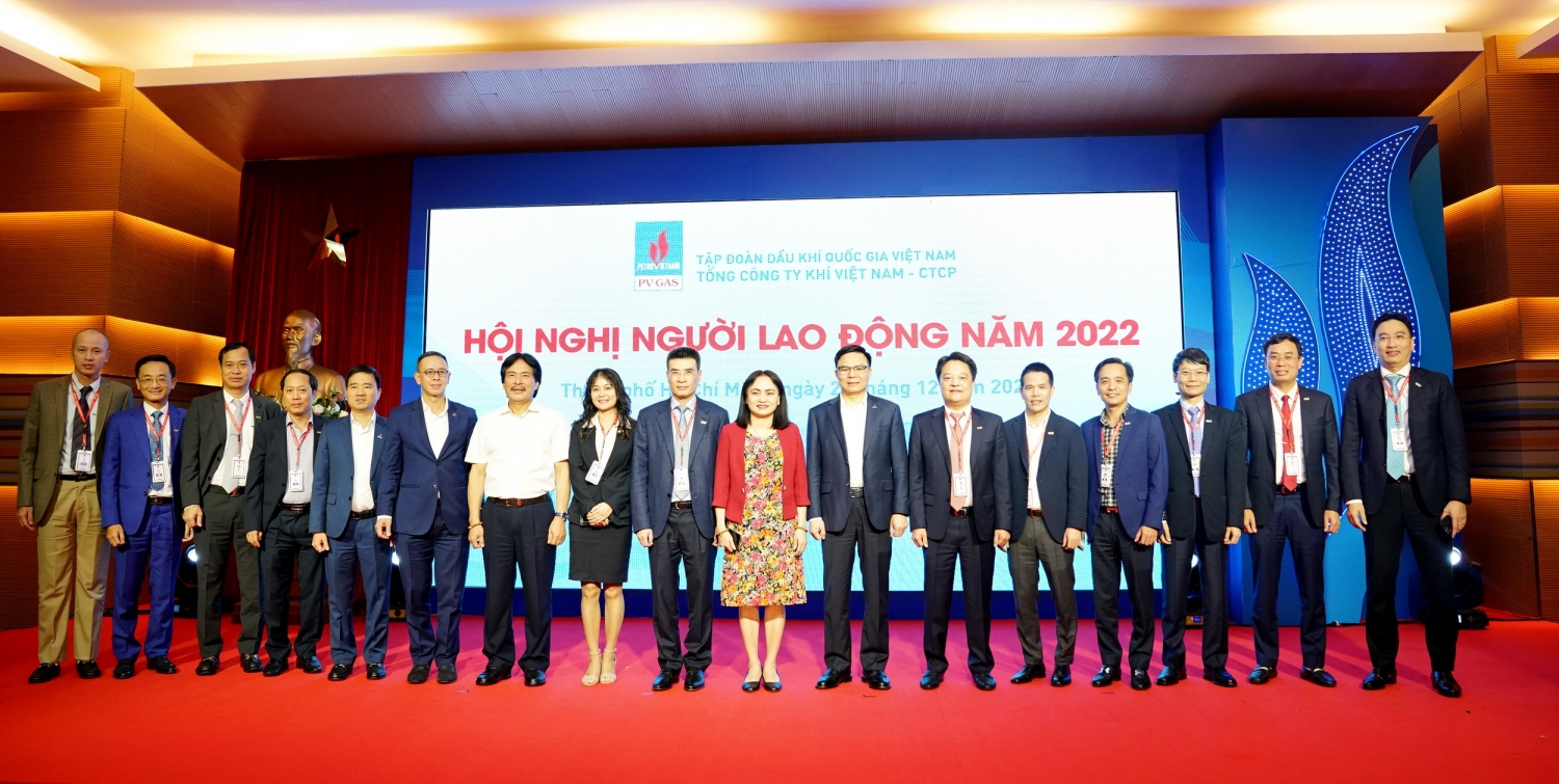 Các vị đại biểu chúc mừng thành công Hội nghị NLĐ PV GAS 2022