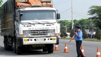 Yêu cầu Hải quan các tỉnh, thành phố không thông quan xe quá tải