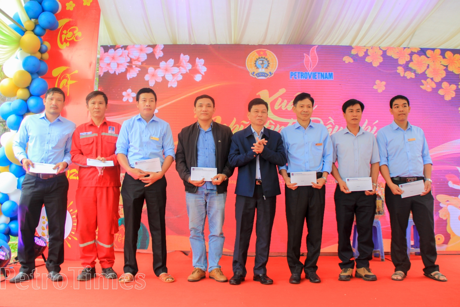 Ấm áp chương trình “Xuân nghĩa tình Dầu khí - Tết hạnh phúc, bình an