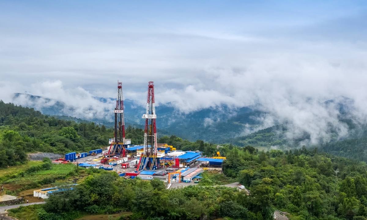 Sinopec mua cổ phần Susco Dealer, hoàn thành thăm dò tại Bể Tứ Xuyên