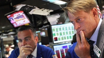Thị trường chứng khoán thế giới ngày 4/1: Dow Jones khởi đầu năm mới không mấy thuận lợi