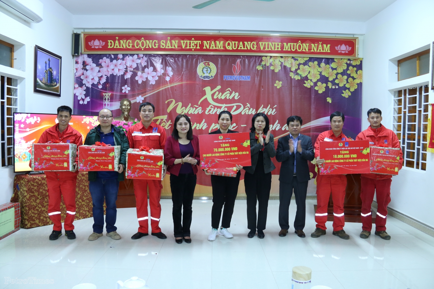 Triển khai các hoạt động đảm bảo SXKD an toàn, xuyên suốt, chăm lo Tết cho người lao động