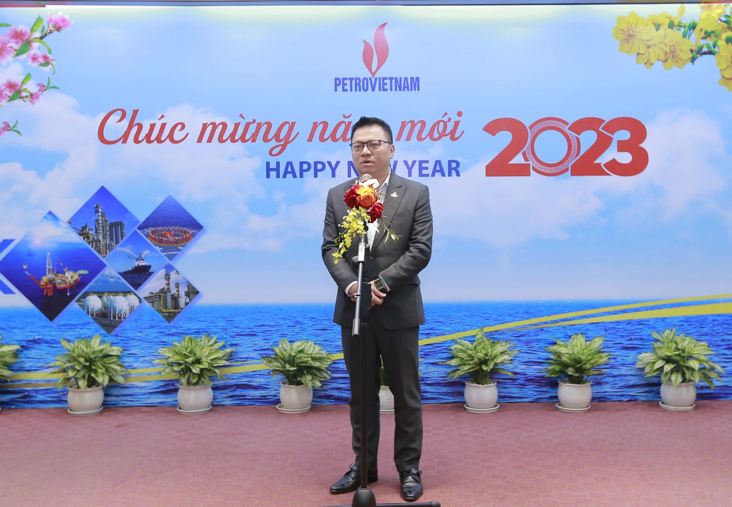Petrovietnam tổ chức gặp mặt, trao tặng Kỷ niệm chương "Vì sự nghiệp Dầu khí" cho các nhà quản lý báo chí, nhà báo
