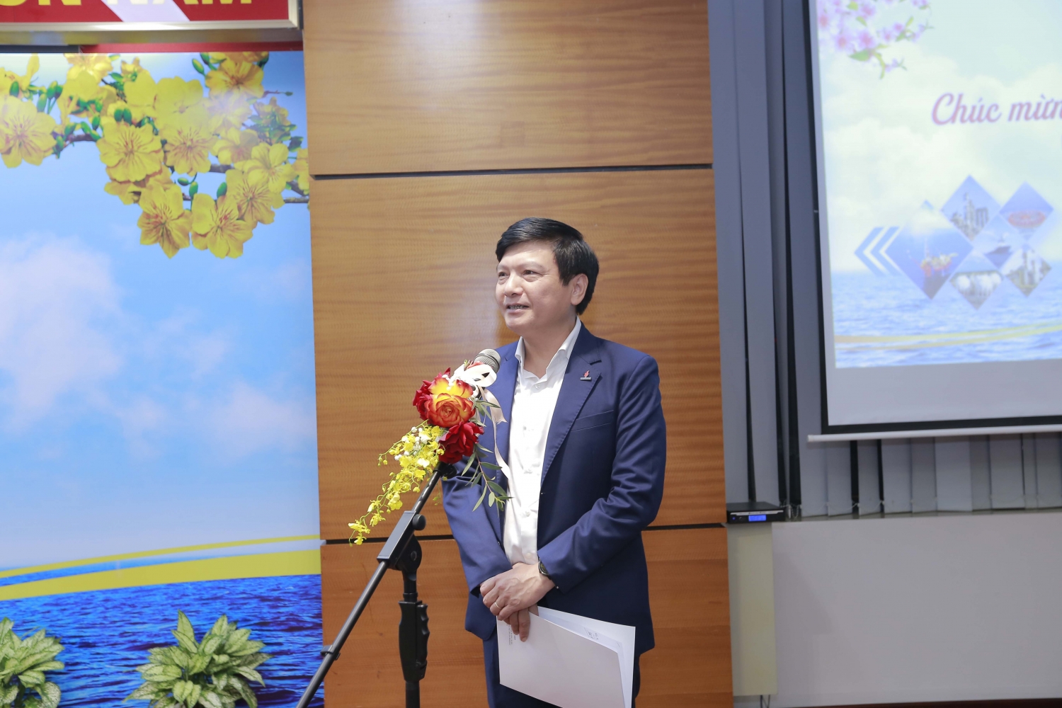 Petrovietnam tổ chức gặp mặt, trao tặng Kỷ niệm chương "Vì sự nghiệp Dầu khí" cho các nhà quản lý báo chí, nhà báo