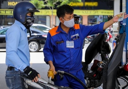 Tin tức kinh tế ngày 7/1: Đề xuất rút ngắn thời gian điều hành giá xăng dầu còn 7 ngày