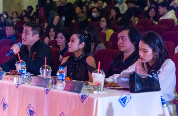 Mãn nhãn với những tiết mục nghệ thuật xuất sắc tại Ams’ Got Talent Mãn nhãn với những tiết mục nghệ thuật xuất sắc tại Ams’ Got Talent