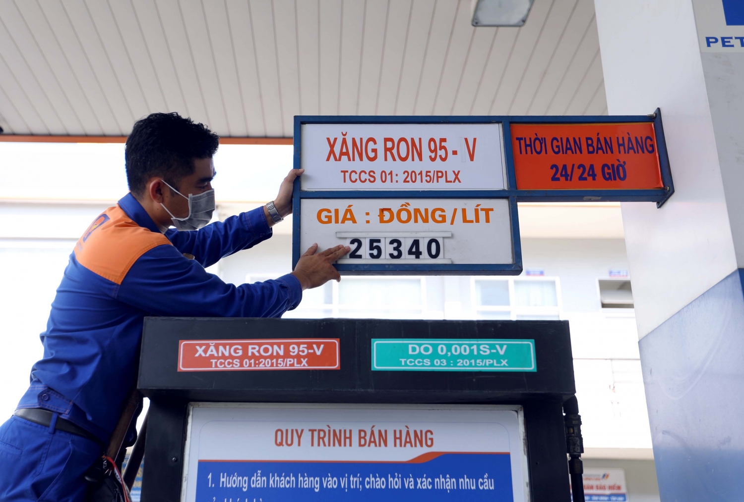 Tại sao Bộ Công Thương đề xuất giao Bộ Tài chính điều hành giá xăng dầu?