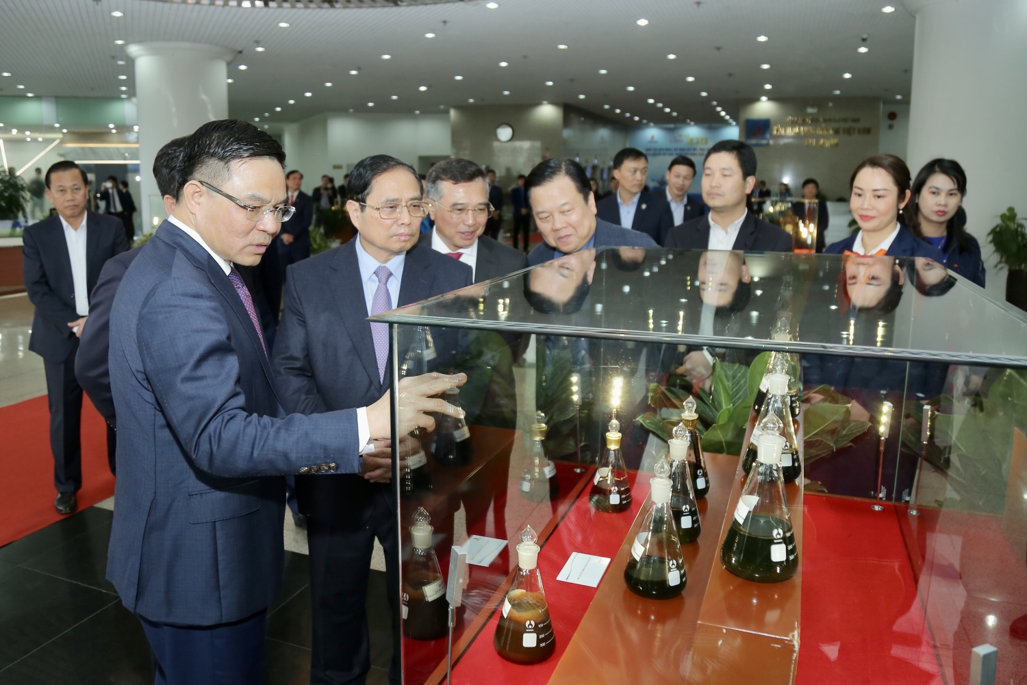 Thủ tướng Chính phủ Phạm Minh Chính dự và chỉ đạo Hội nghị tổng kết năm 2022, triển khai nhiệm vụ năm 2023 của Petrovietnam