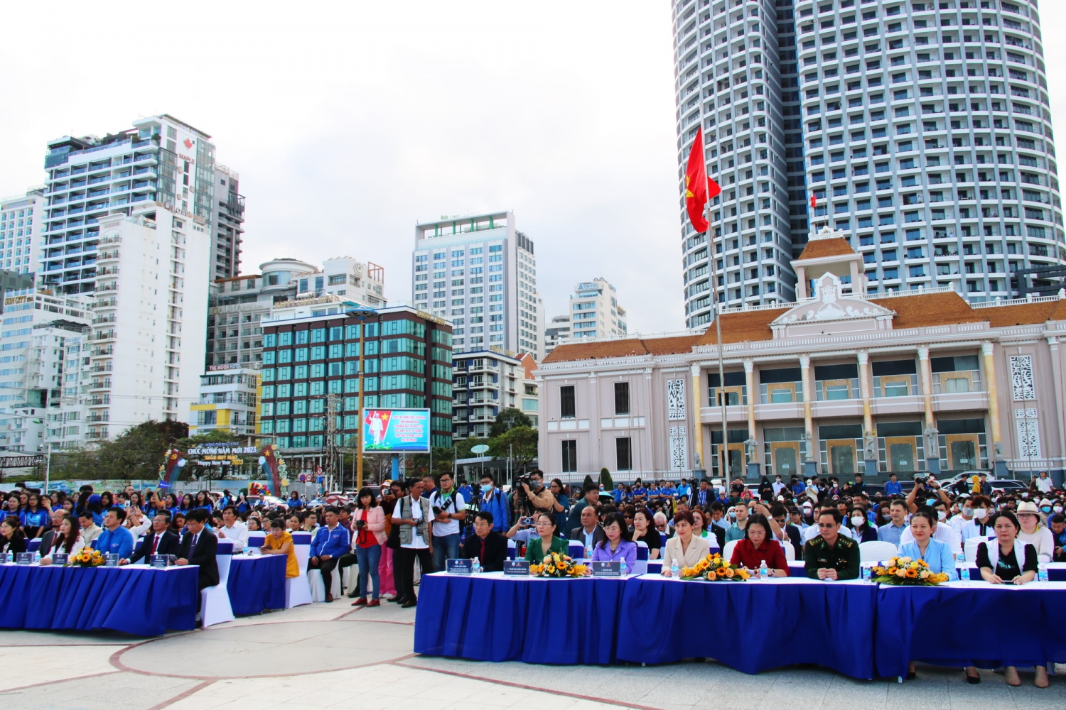 2000 Người tham gia tổ chức Lễ khởi động dự án “ Người dân Khánh Hòa nói Tiếng Anh”