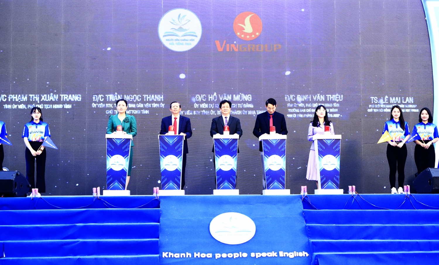 2000 Người tham gia tổ chức Lễ khởi động dự án “ Người dân Khánh Hòa nói Tiếng Anh”