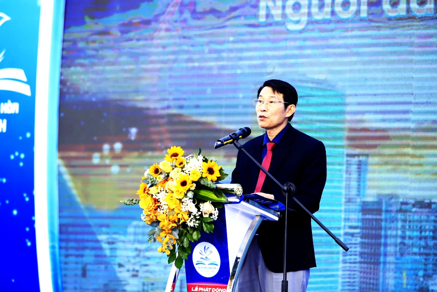 2000 Người tham gia tổ chức Lễ khởi động dự án “ Người dân Khánh Hòa nói Tiếng Anh”