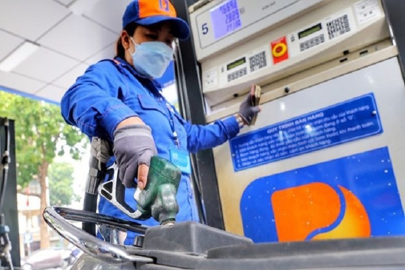 Một vài lần giảm giá xăng dầu có thể giảm lạm phát trong nước rất mạnh, qua đó giúp hạn chế sử dụng chính sách tiền tệ hơn
