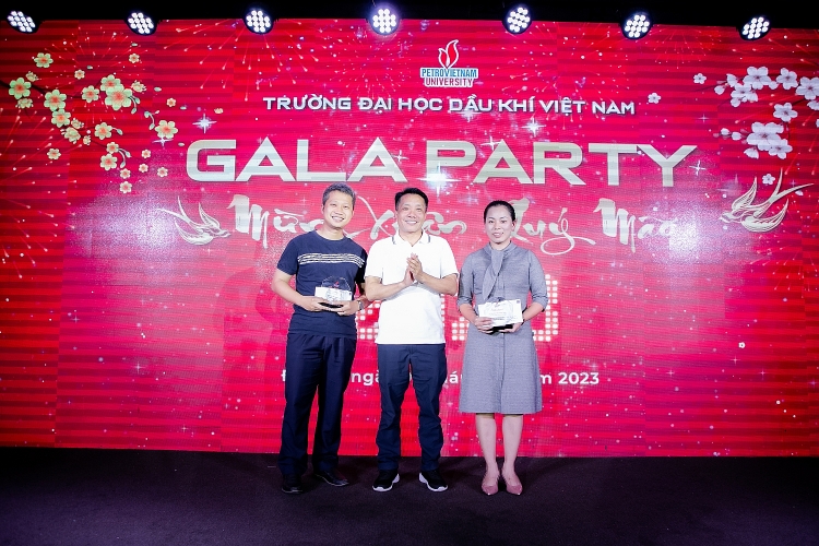 PVU: Sôi nổi và gắn kết cùng chương trình Team building Xuân Quý Mão 2023 “Cơ hội mới - Thách thức mới - Mục tiêu & Hành động PVU: Sôi nổi và gắn kết cùng chương trình Team building Xuân Quý Mão 2023 “Cơ hội mới - Thách thức mới - Mục tiêu và Hành động
