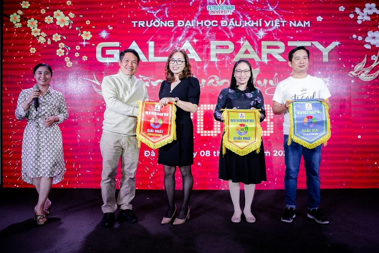 PVU: Sôi nổi và gắn kết cùng chương trình Team building Xuân Quý Mão 2023 “Cơ hội mới - Thách thức mới - Mục tiêu & Hành động PVU: Sôi nổi và gắn kết cùng chương trình Team building Xuân Quý Mão 2023 “Cơ hội mới - Thách thức mới - Mục tiêu và Hành động