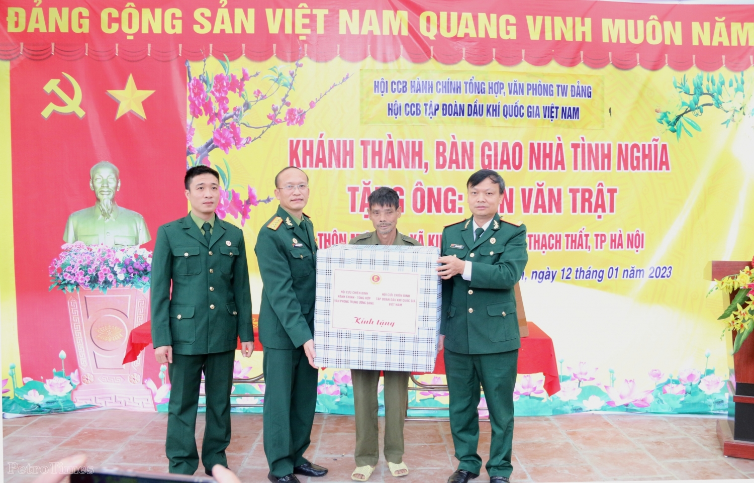 Hội CCB Tập đoàn trao nhà “Nghĩa tình đồng đội” tại Thạch Thất, Hà Nội