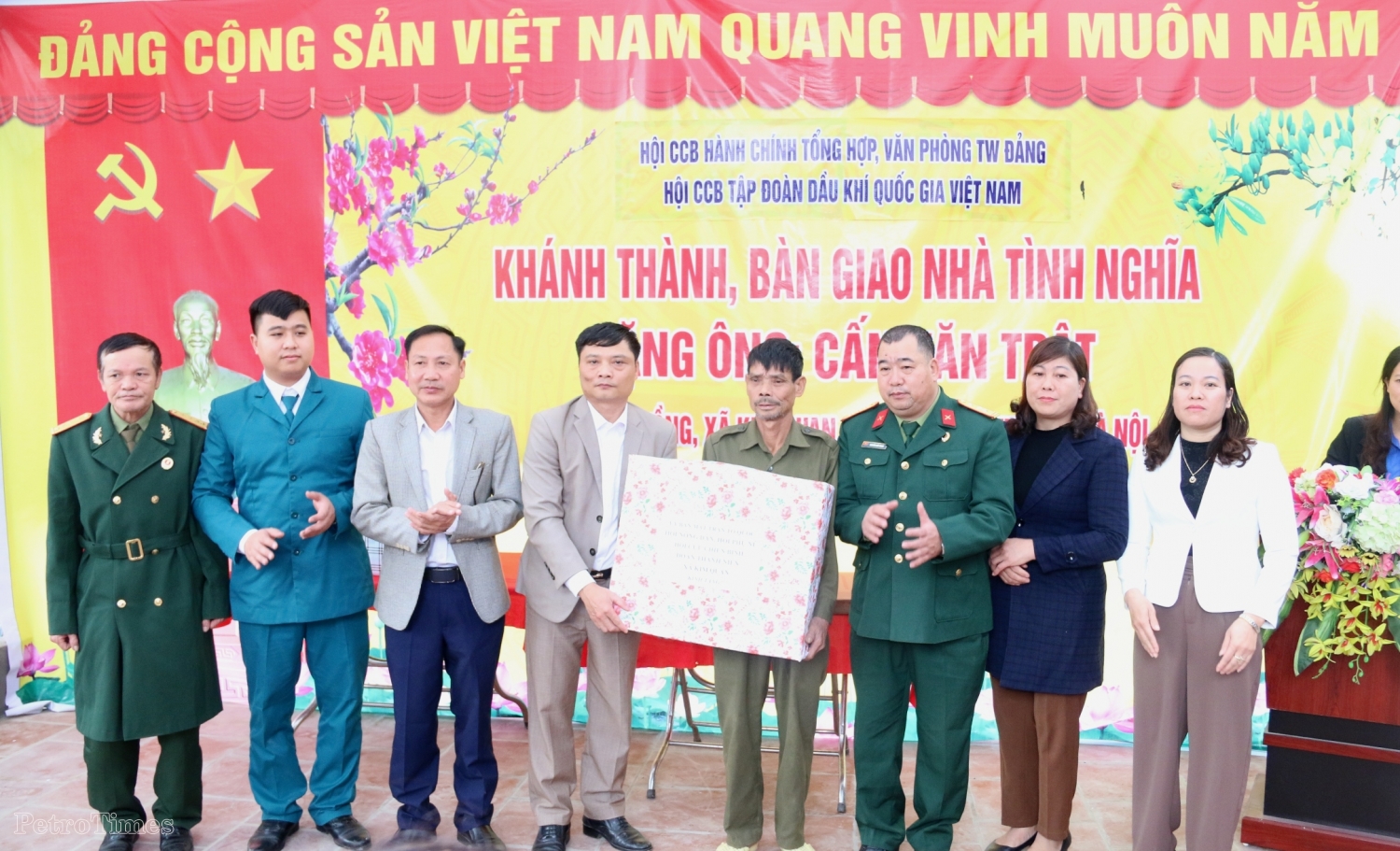Hội CCB Tập đoàn trao nhà “Nghĩa tình đồng đội” tại Thạch Thất, Hà Nội