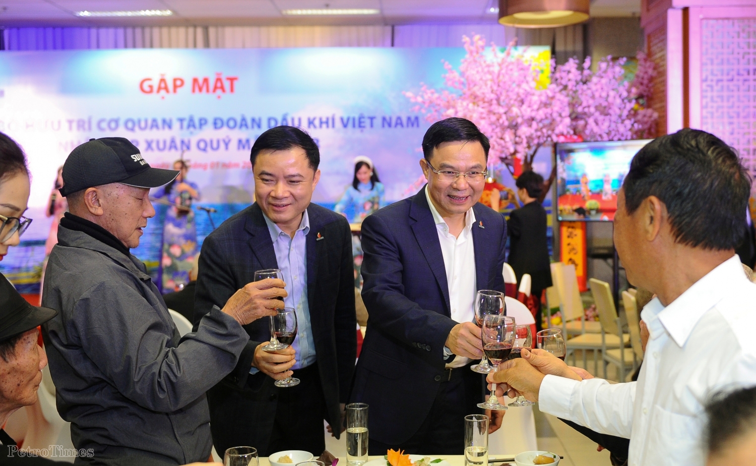 Lãnh đạo Petrovietnam gặp mặt, tri ân cán bộ hưu trí Cơ quan Tập đoàn Xuân Quý Mão 2023 Lãnh đạo Petrovietnam gặp mặt, tri ân cán bộ hưu trí Cơ quan Tập đoàn Xuân Quý Mão 2023