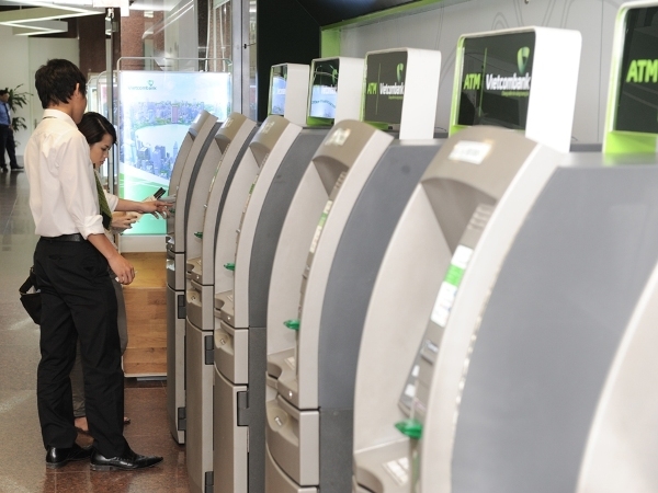 Tin ngân hàng ngày 14/1: Vietcombank tăng gấp đôi hạn mức rút tiền ATM mỗi lần giao dịch