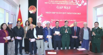 Hội CCB Tập đoàn thăm, tặng quà nạn nhân chất độc da cam/dioxin phường Thành Công