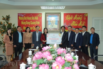 Petrovietnam trao tặng hỗ trợ Tết Vì người nghèo tỉnh Thanh Hóa