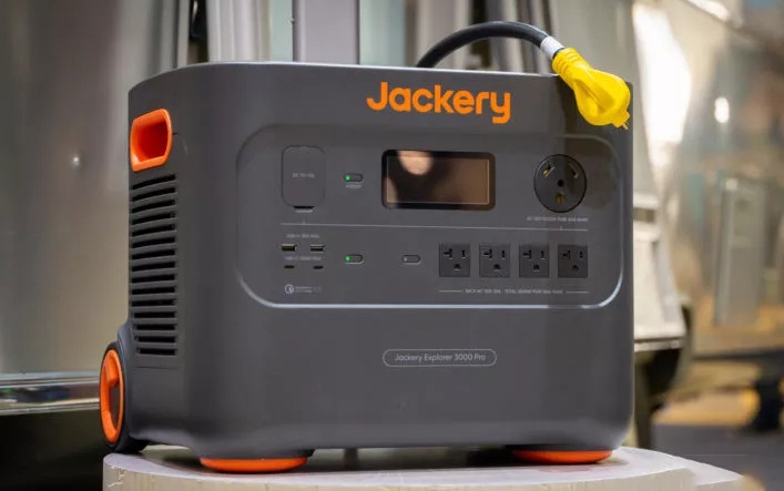 Jackery ra mắt máy phát điện năng lượng mặt trời