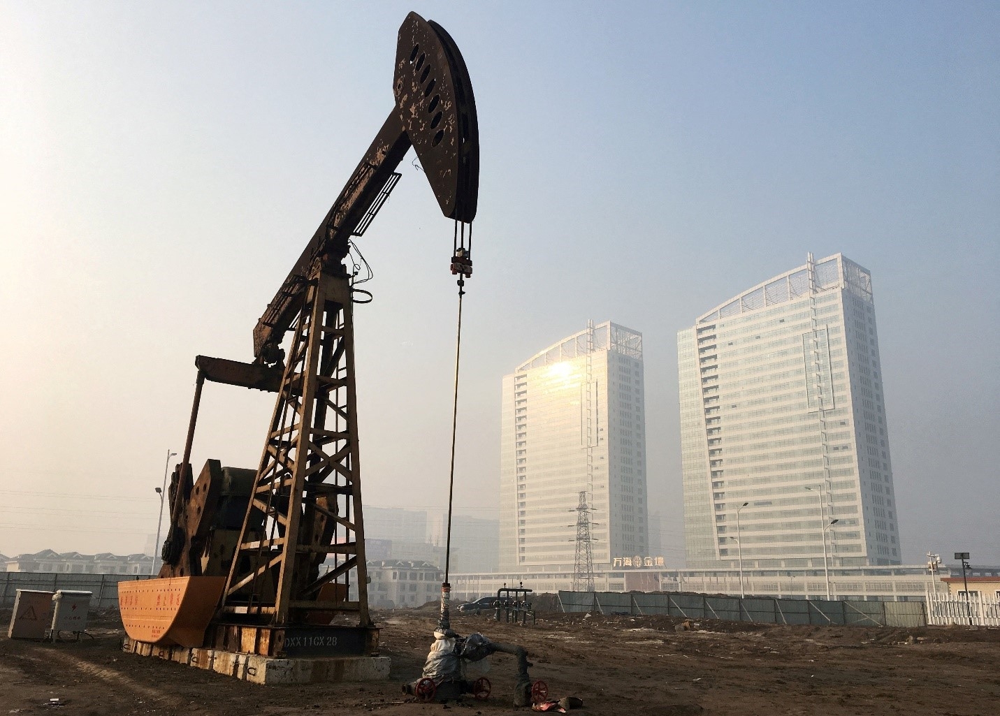 Giá Dầu tăng mạnh nhất kể từ tháng 10 nhờ hy vọng từ Trung Quốc và  đồng đô la sụt giảm
