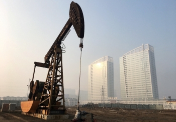 Giá dầu tăng mạnh nhất kể từ tháng 10