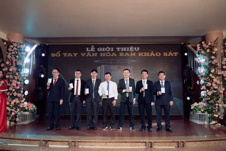 Ban Khảo sát Xí nghiệp Xây lắp Vietsovpetro ra mắt cuốn “Sổ tay văn hóa Ban Khảo sát”