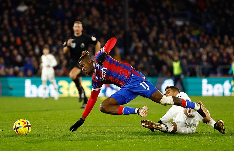 Casemiro đã rất tức giận với Bruno Fernandes Casemiro đã rất tức giận với Bruno Fernandes