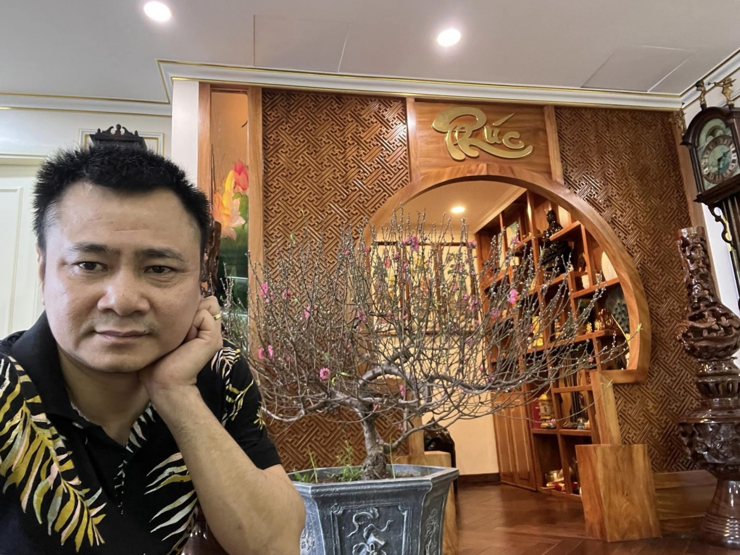 Sắc xuân ngập tràn tổ ấm của sao Việt
