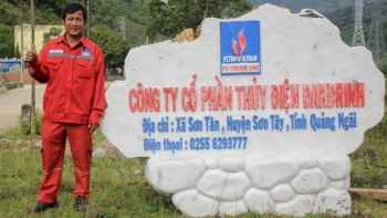 Những người trực vận hành đêm Giao thừa tại Đakđrinh