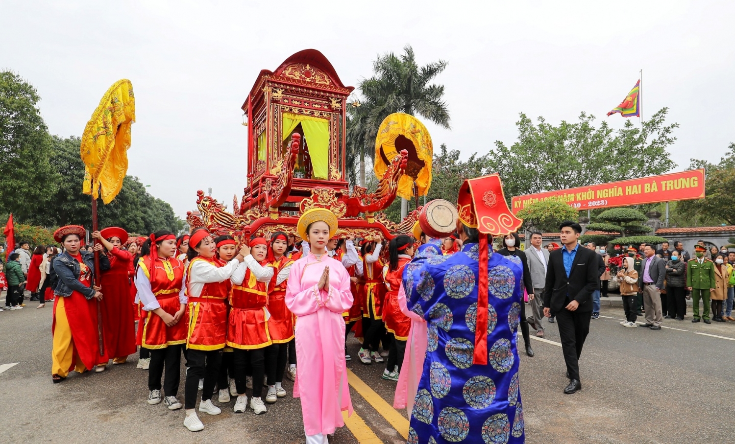 Tưng bừng khai hội đền Hai Bà Trưng Xuân Quý Mão 2023