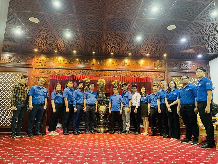 Đoàn Thanh niên Vietsovpetro tổ chức dâng hương tưởng niệm Chủ tịch Hồ Chí Minh nhân kỷ niệm 93 năm Ngày thành lập Đảng Cộng sản Việt Nam Đoàn Thanh niên Vietsovpetro tổ chức dâng hương tưởng niệm Chủ tịch Hồ Chí Minh nhân kỷ niệm 93 năm Ngày thành lập Đảng Cộng sản Việt Nam