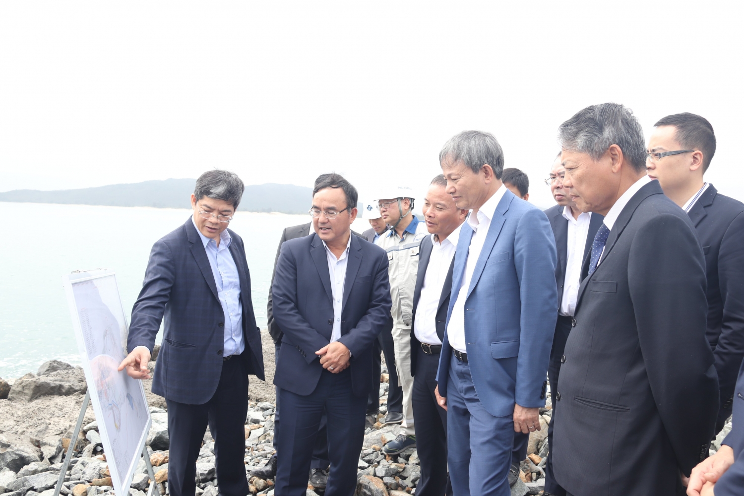 Phát động thi đua thi công xây dựng NMNĐ Quảng Trạch 1