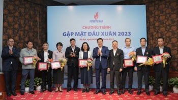 Petrovietnam trao tặng Kỷ niệm chương “Vì sự nghiệp Dầu khí”