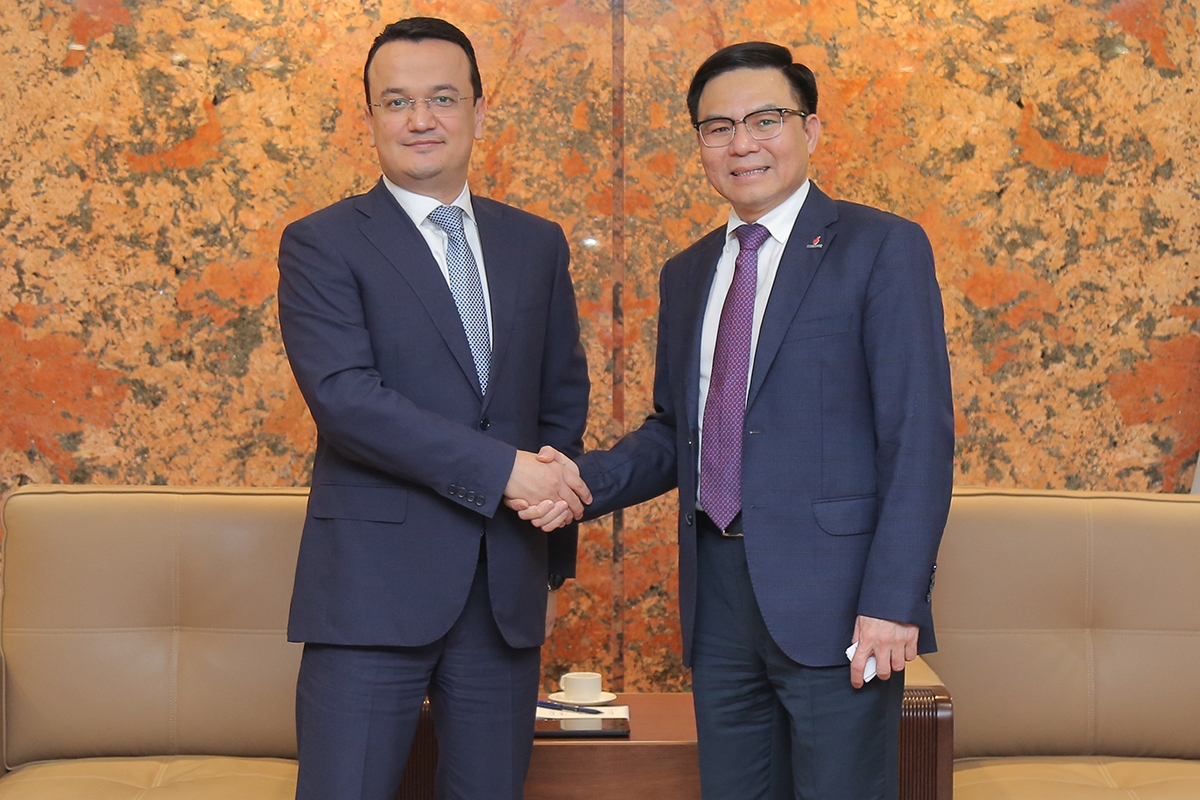 Tổng Giám đốc Petrovietnam Lê Mạnh Hùng tiếp Bộ trưởng Bộ Đầu tư và Công Thương của Uzbekistan
