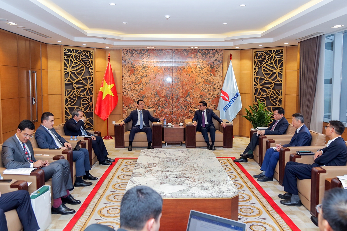 Tổng Giám đốc Petrovietnam Lê Mạnh Hùng tiếp Bộ trưởng Bộ Đầu tư và Công Thương của Uzbekistan