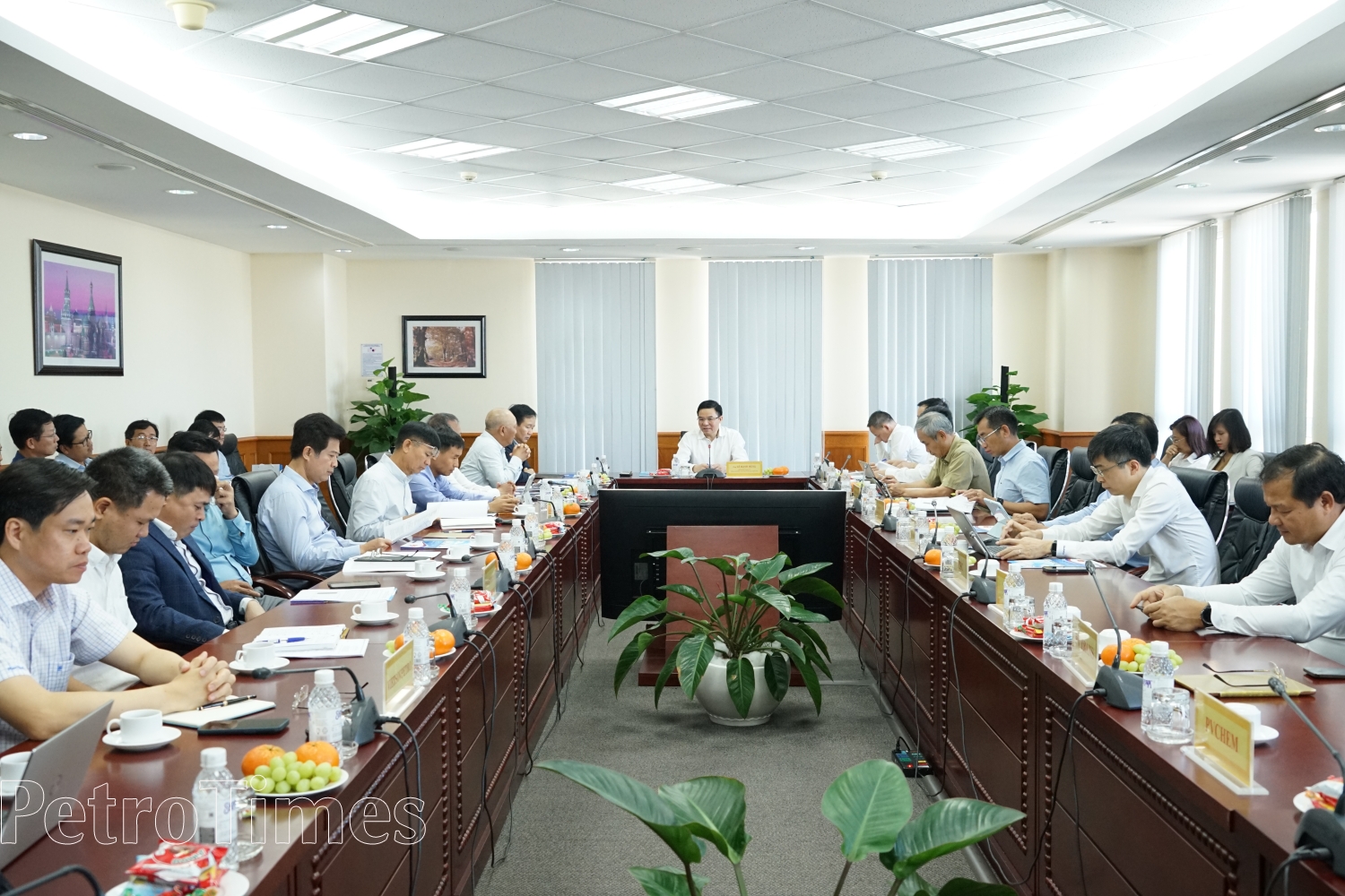 Tổng Giám đốc Petrovietnam Lê Mạnh Hùng làm việc với Vietsovpetro: Xây dựng dữ liệu lớn, phát huy giá trị chuỗi liên kết khối E&P