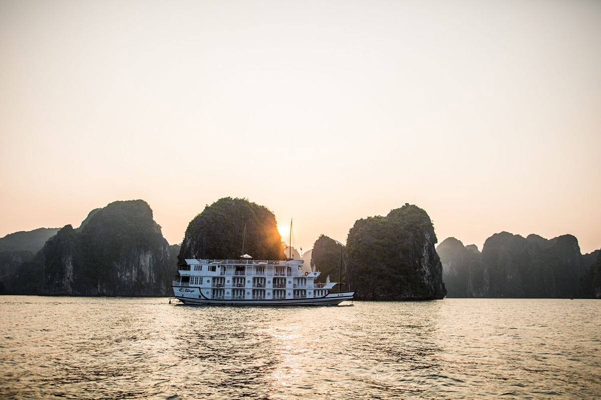 Travel+Leisure: Vịnh Hạ Long là điểm đến ngắm bình minh và hoàng hôn ngoạn mục nhất