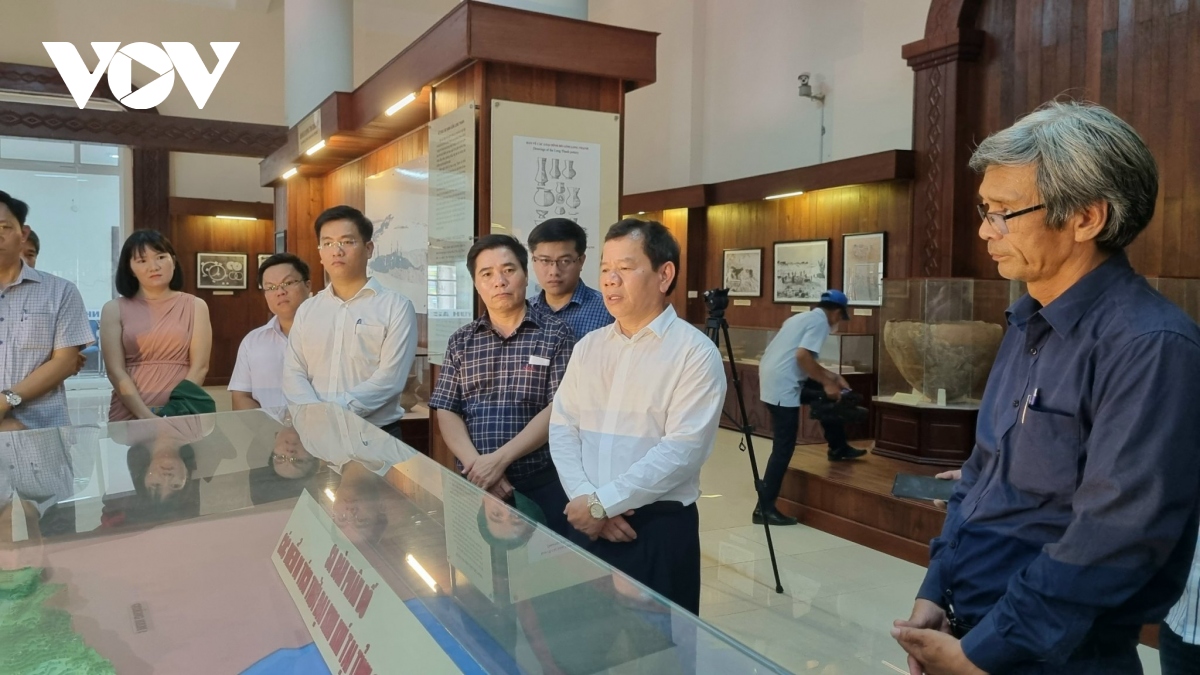 Du lịch Quảng Ngãi với biển đảo hoang sơ, địa chất độc đáo, văn hoá đa đạng