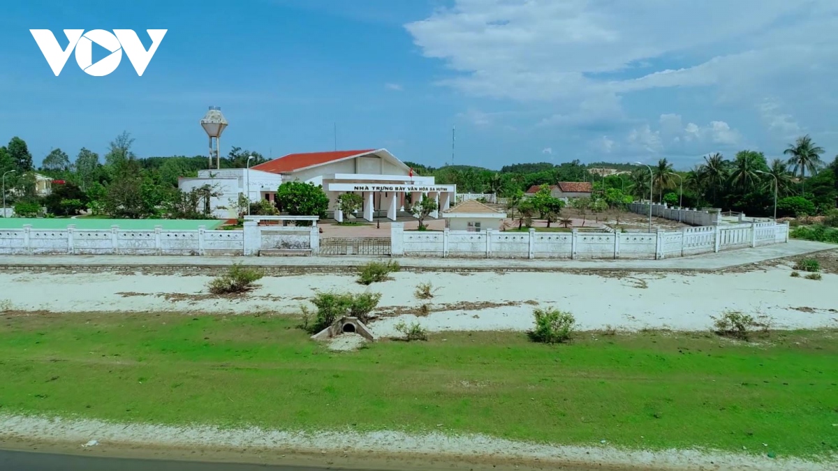 Du lịch Quảng Ngãi với biển đảo hoang sơ, địa chất độc đáo, văn hoá đa đạng