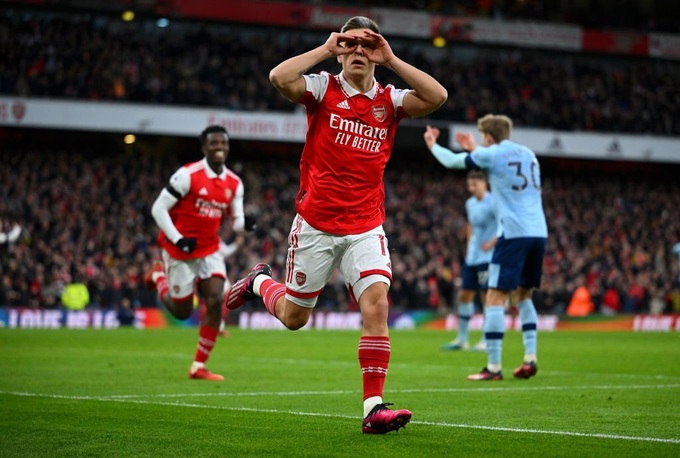 Arsenal chia điểm trên sân nhà, Tottenham thua đậm trước Leicester - 2