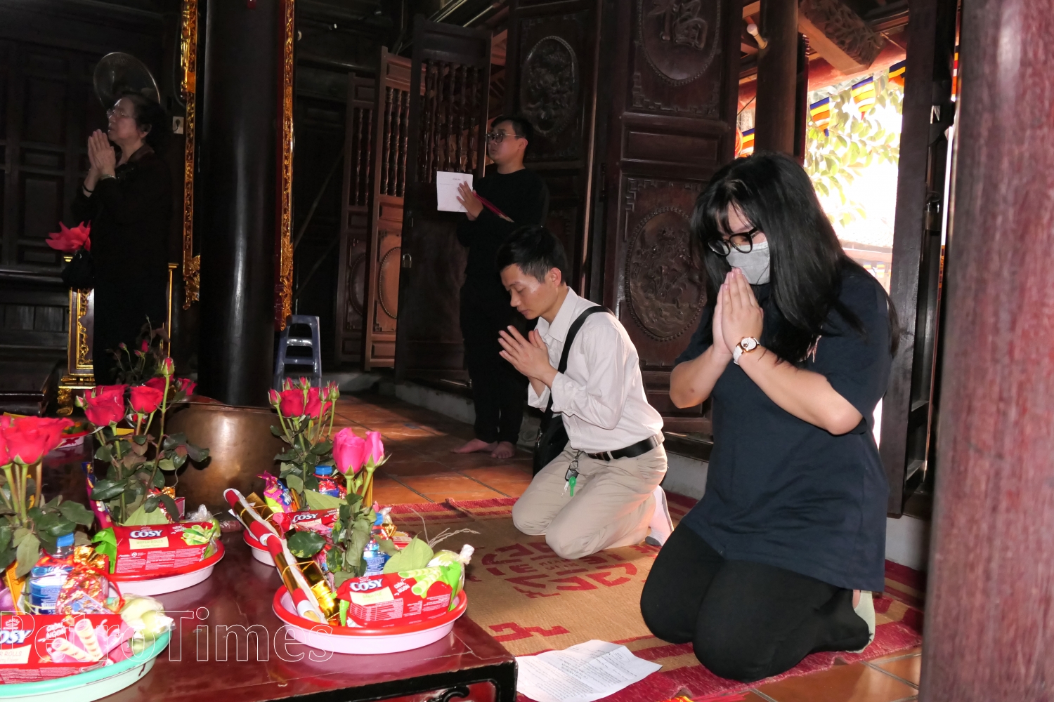 Giới trẻ Hà Nội nô nức đi chùa cầu duyên trước thềm lễ tình nhân Giới trẻ Hà Nội nô nức đi chùa cầu duyên trước thềm lễ tình nhân
